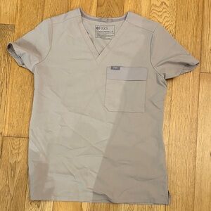 Figs Women’s Short Sleeve V-Neck Shirt in Light Tan